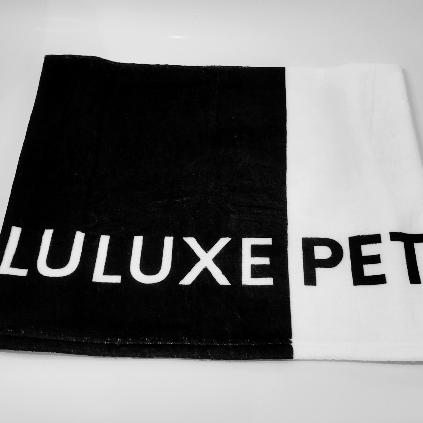 Athleisure Essentials Pet Blanket Black + White