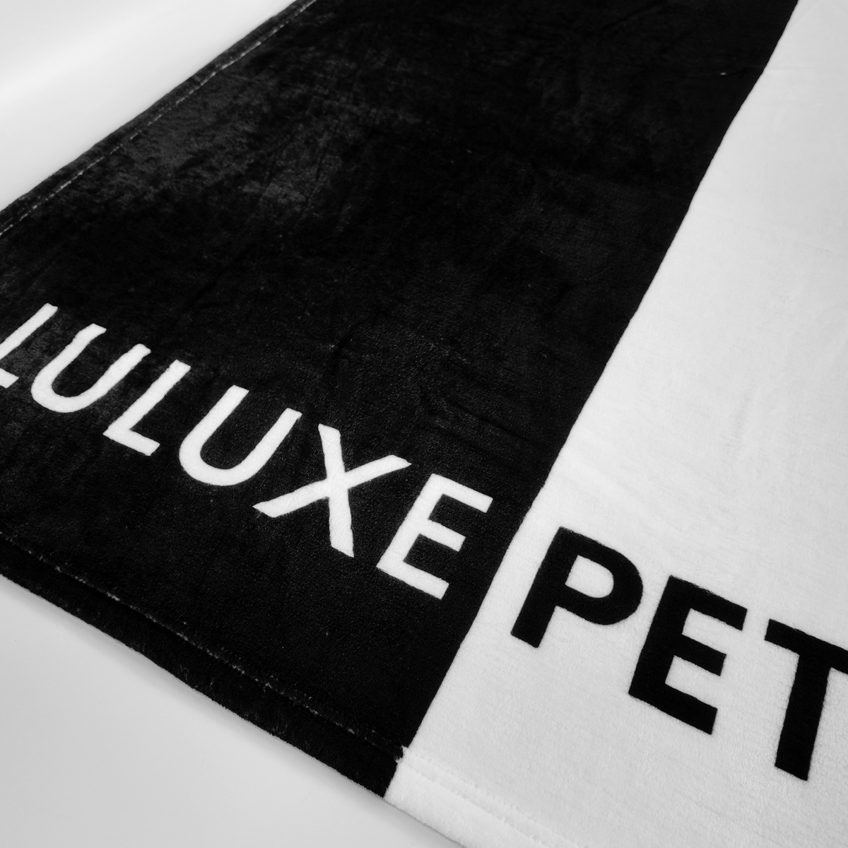 Athleisure Essentials Pet Blanket Black + White