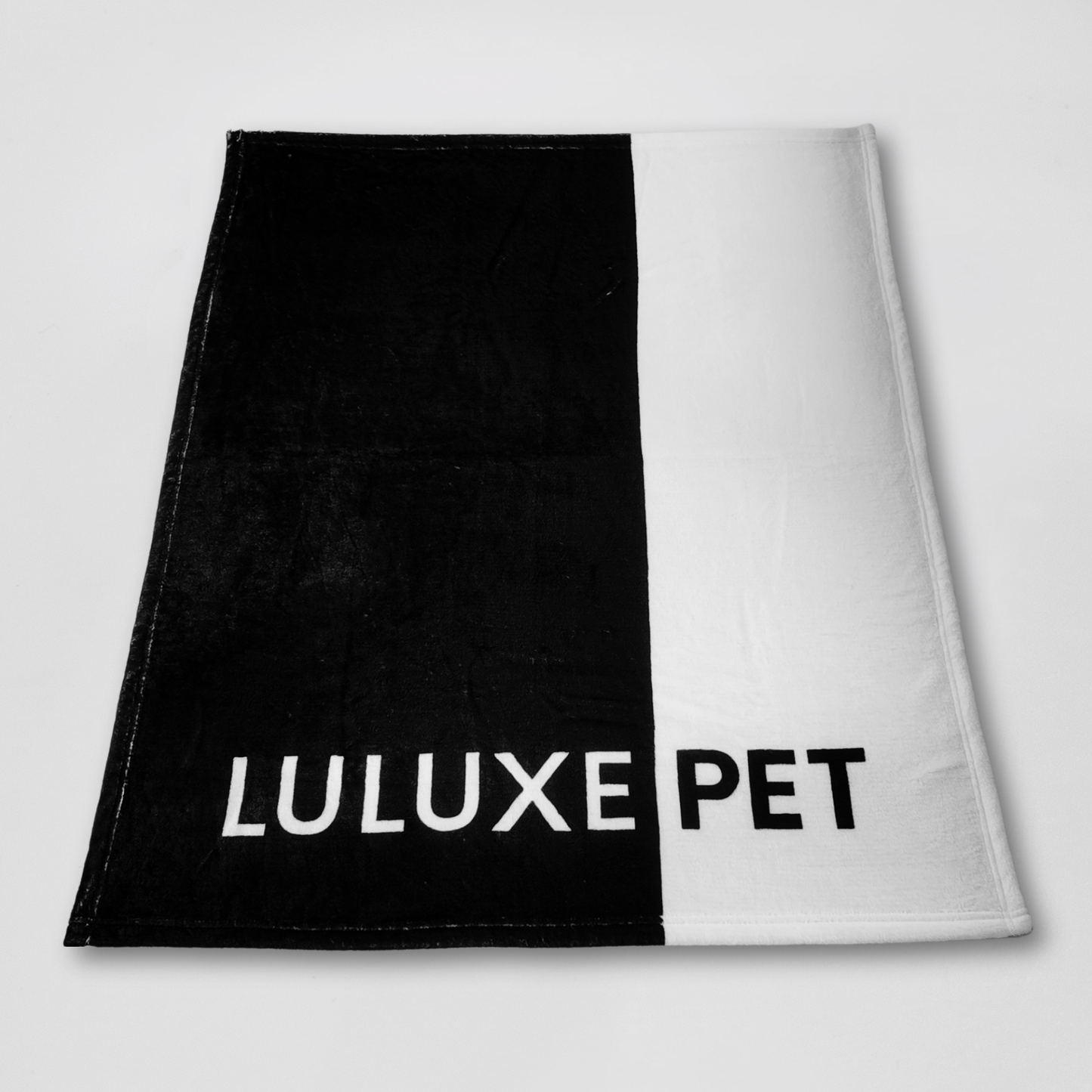 Athleisure Essentials Pet Blanket Black + White