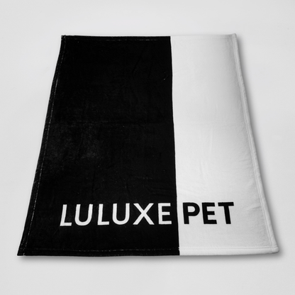 Athleisure Essentials Pet Blanket Black + White